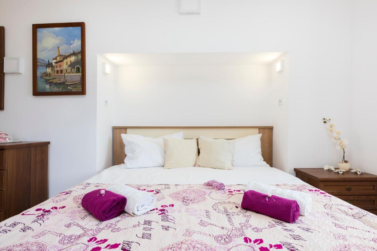 Apartmani I Soba Roberto I Mirjana วาลุน ภายนอก รูปภาพ