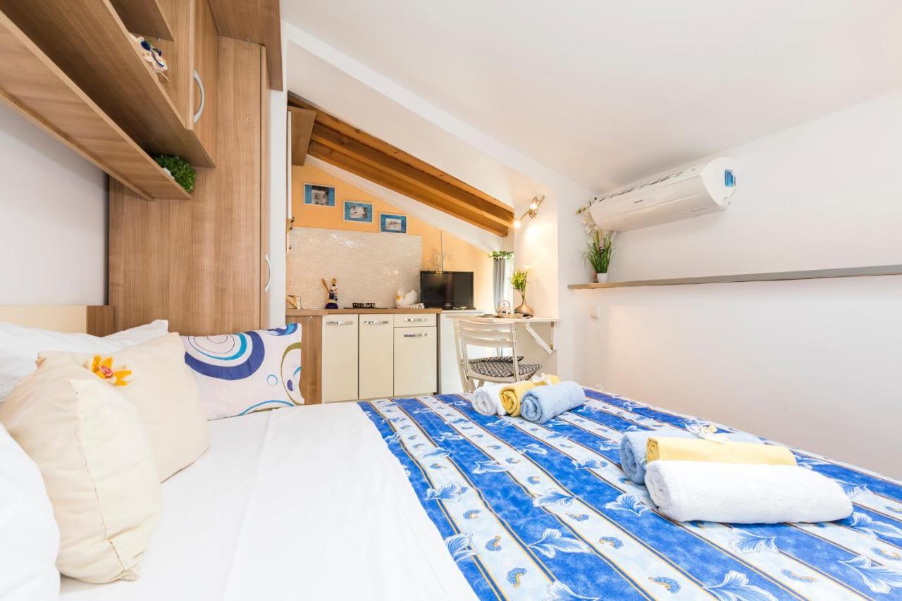 Apartmani I Soba Roberto I Mirjana วาลุน ภายนอก รูปภาพ