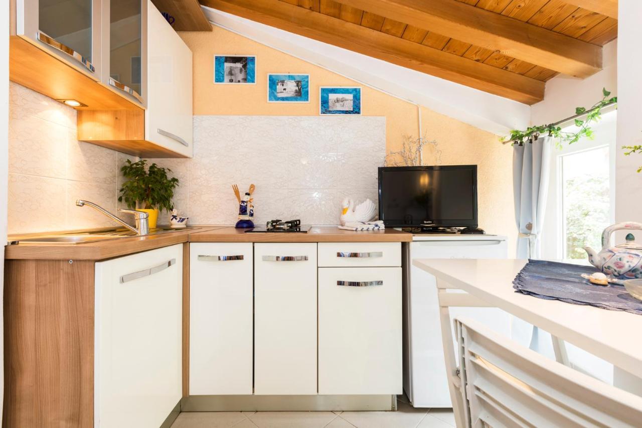 Apartmani I Soba Roberto I Mirjana วาลุน ภายนอก รูปภาพ