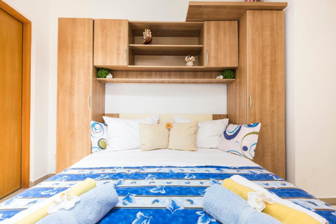 Apartmani I Soba Roberto I Mirjana วาลุน ภายนอก รูปภาพ