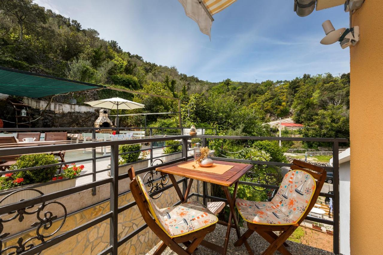 Apartmani I Soba Roberto I Mirjana วาลุน ภายนอก รูปภาพ