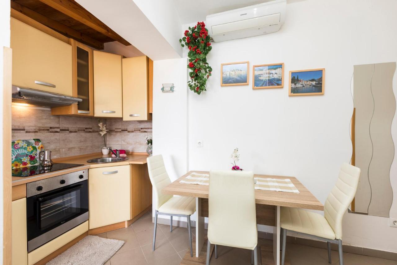 Apartmani I Soba Roberto I Mirjana วาลุน ภายนอก รูปภาพ