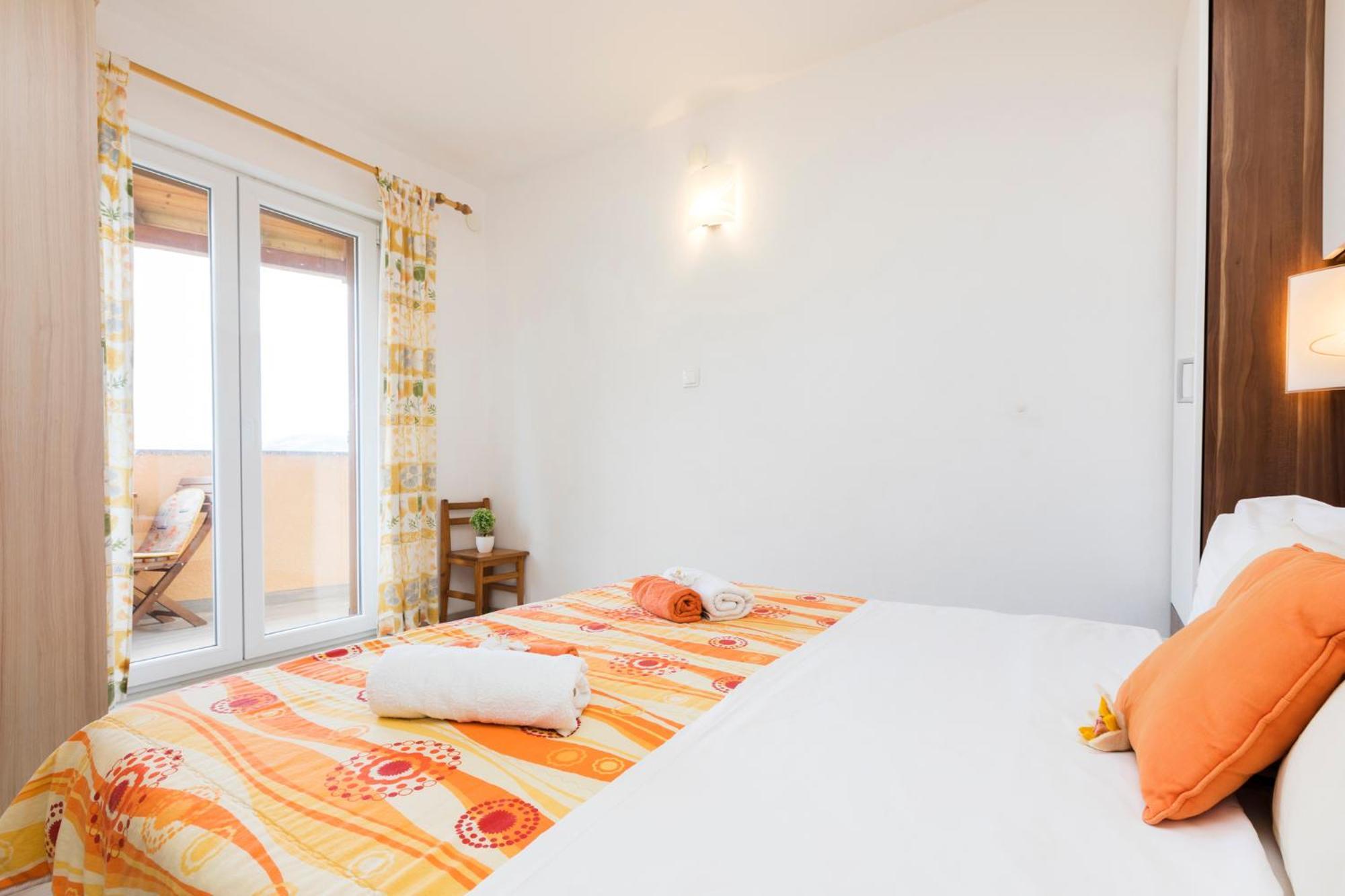 Apartmani I Soba Roberto I Mirjana วาลุน ภายนอก รูปภาพ