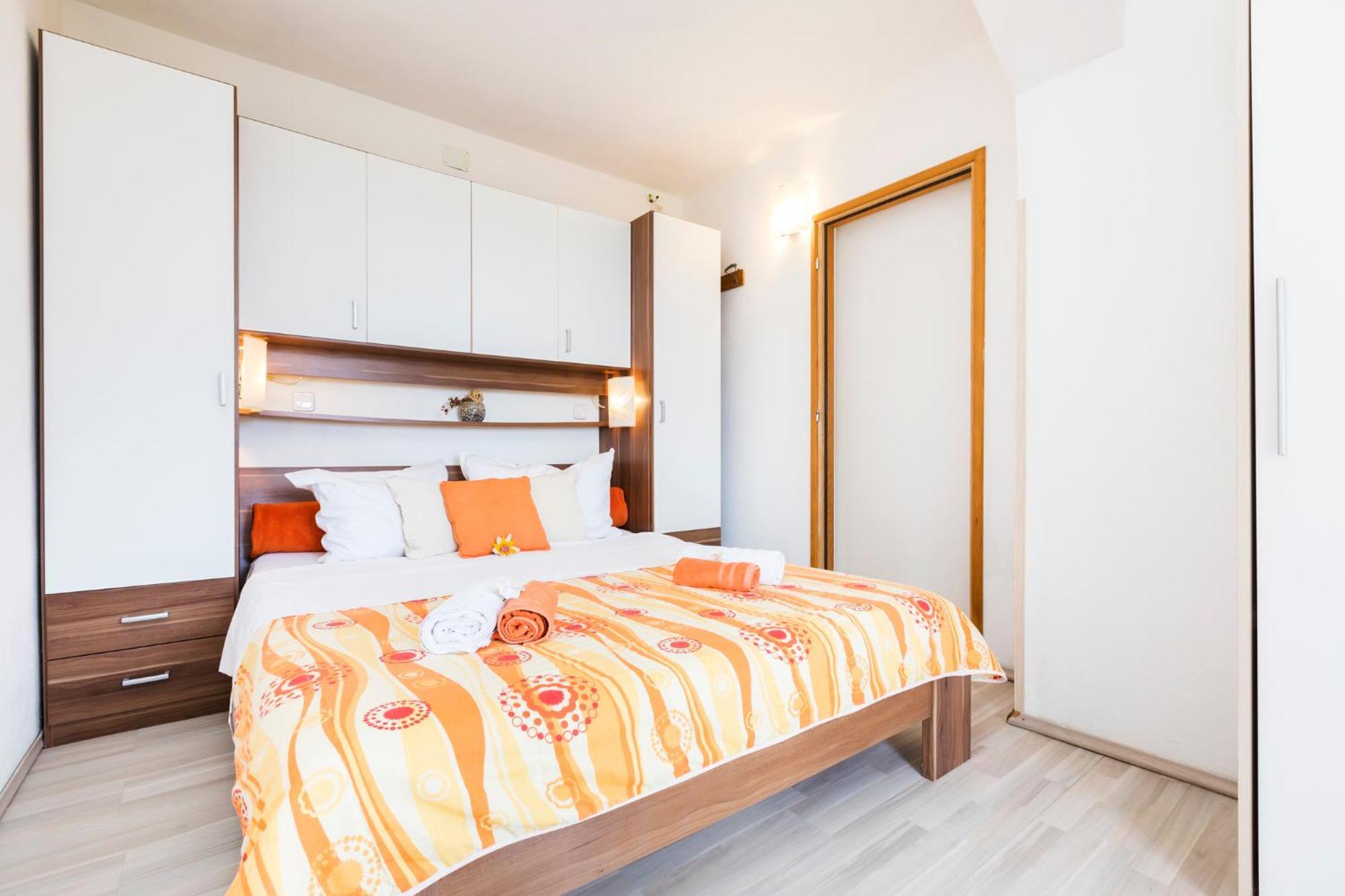 Apartmani I Soba Roberto I Mirjana วาลุน ภายนอก รูปภาพ