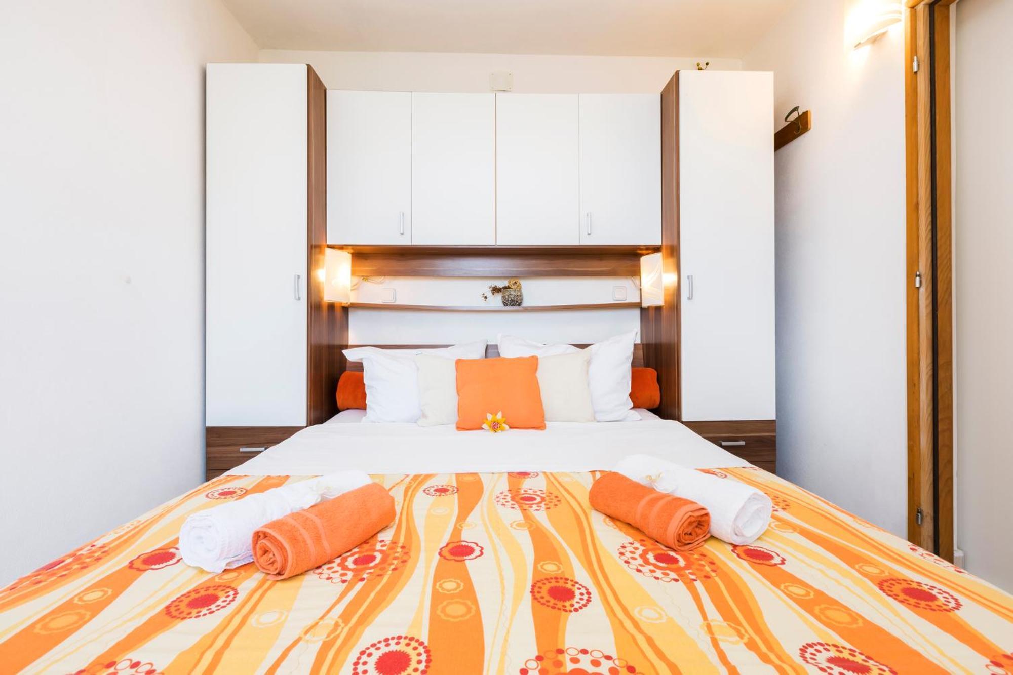Apartmani I Soba Roberto I Mirjana วาลุน ภายนอก รูปภาพ