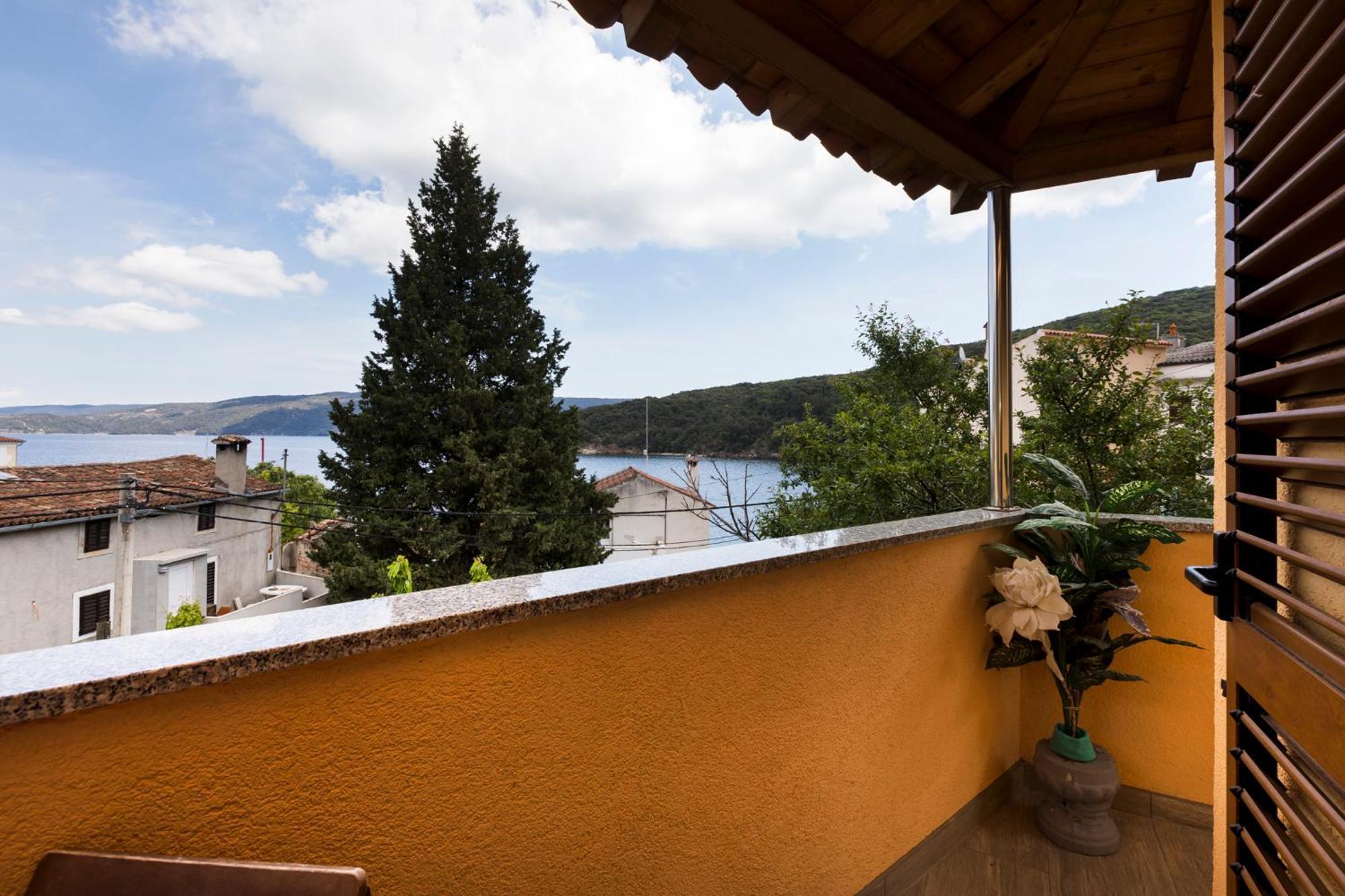 Apartmani I Soba Roberto I Mirjana วาลุน ภายนอก รูปภาพ