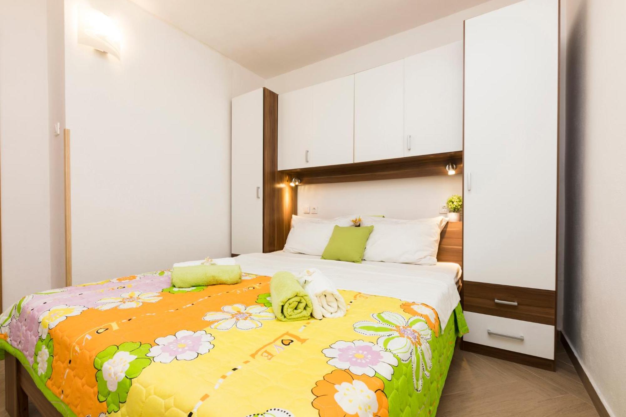 Apartmani I Soba Roberto I Mirjana วาลุน ภายนอก รูปภาพ