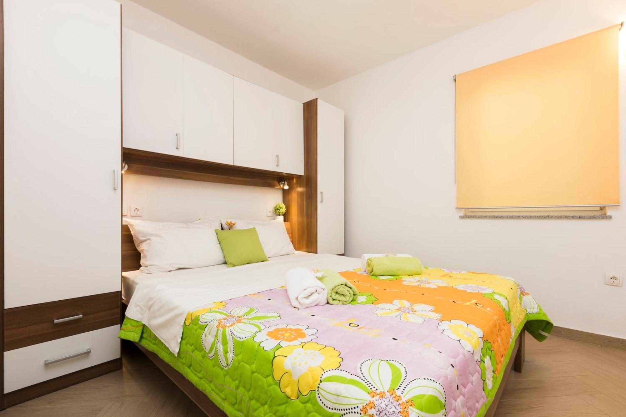 Apartmani I Soba Roberto I Mirjana วาลุน ภายนอก รูปภาพ