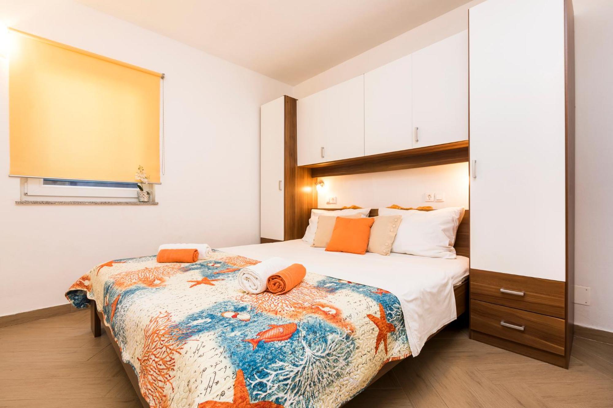 Apartmani I Soba Roberto I Mirjana วาลุน ภายนอก รูปภาพ