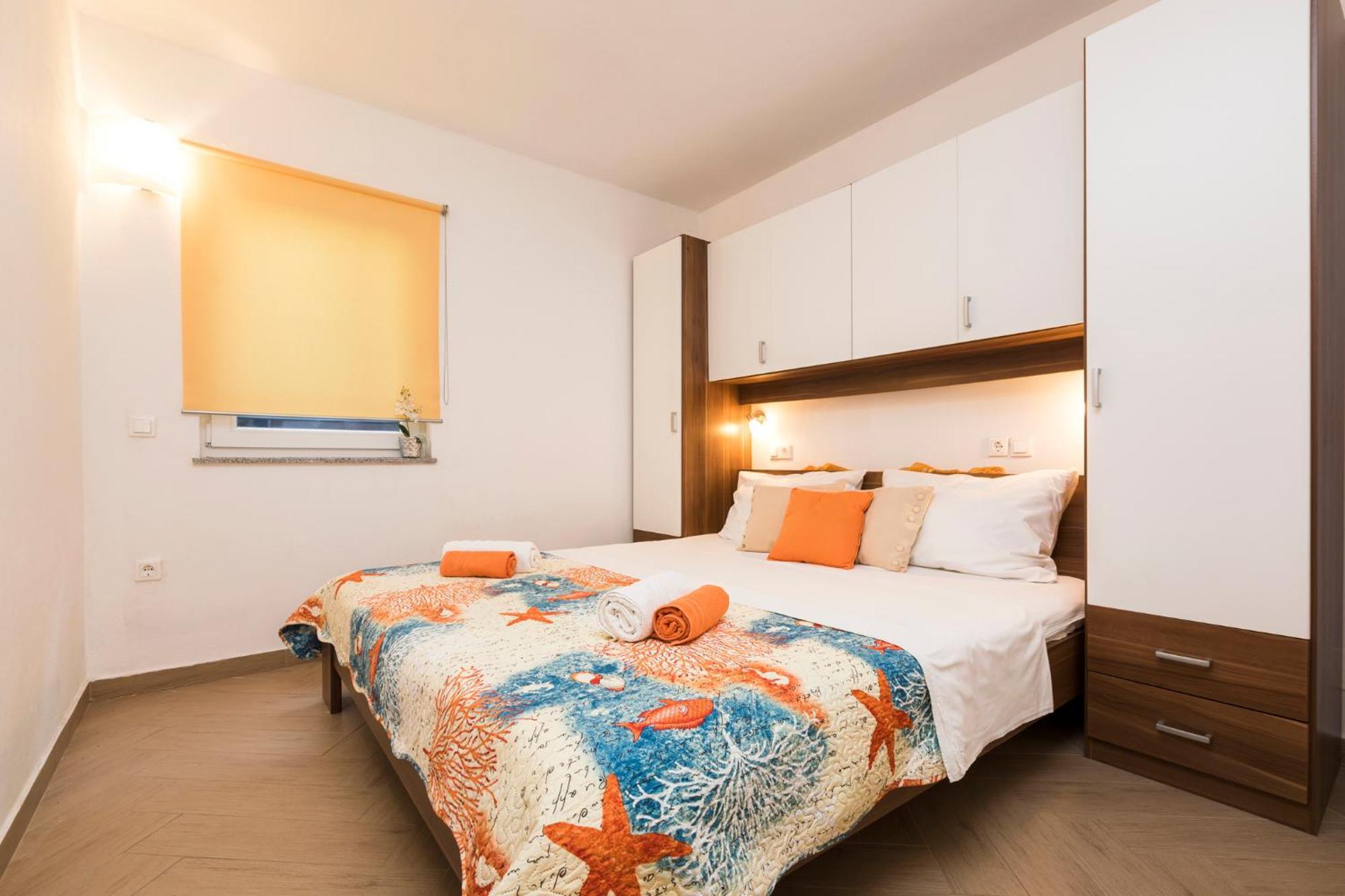 Apartmani I Soba Roberto I Mirjana วาลุน ภายนอก รูปภาพ