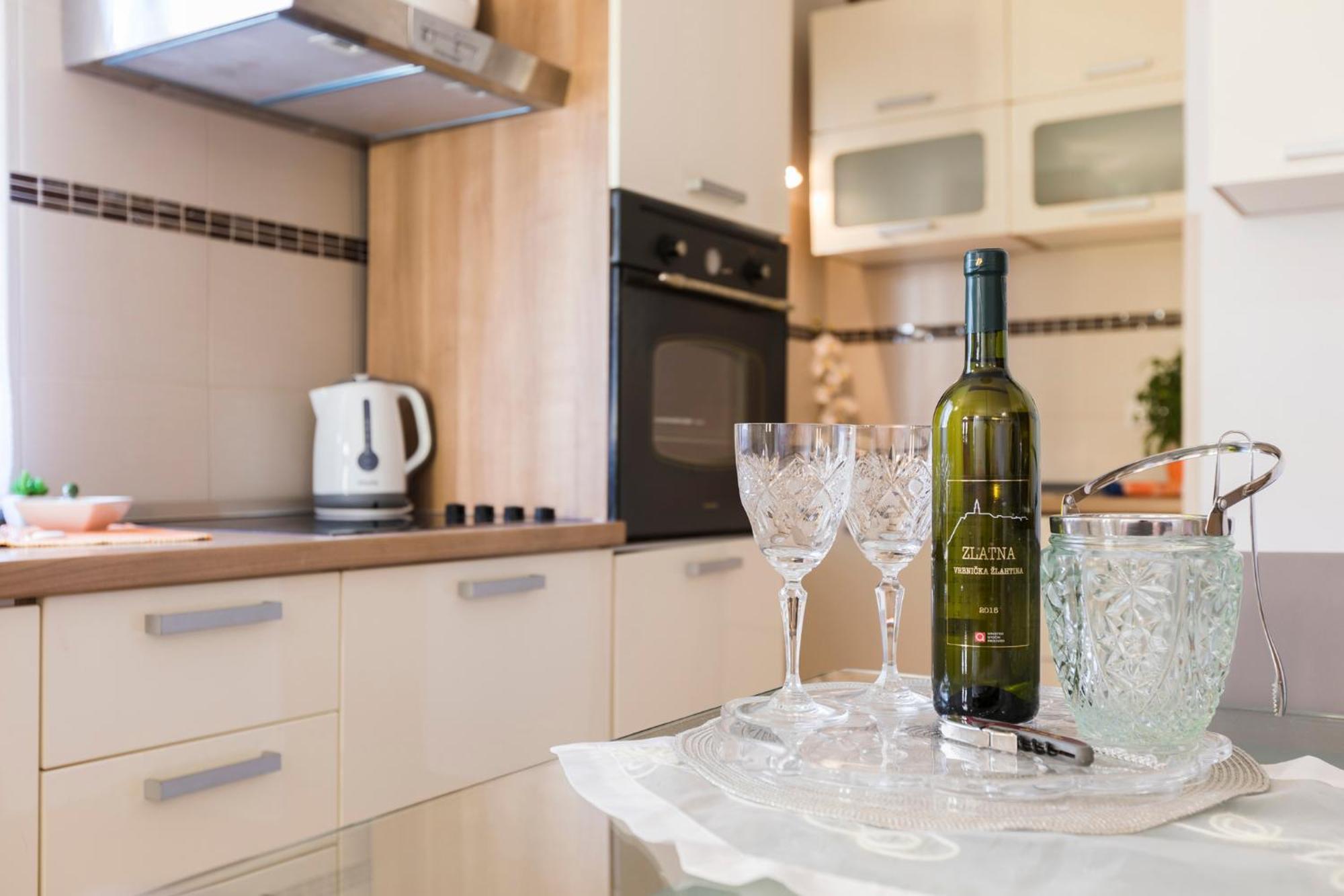 Apartmani I Soba Roberto I Mirjana วาลุน ภายนอก รูปภาพ