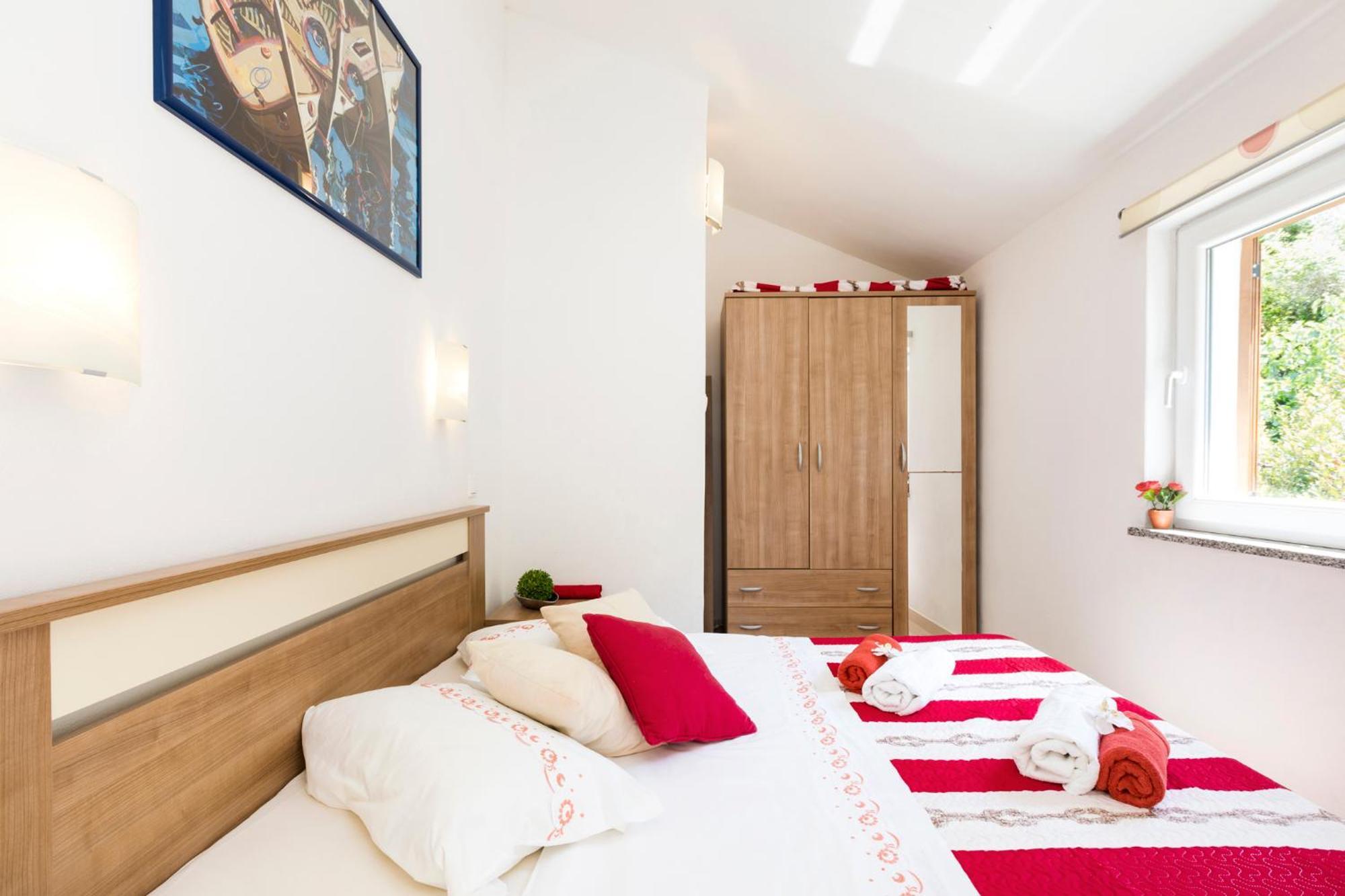Apartmani I Soba Roberto I Mirjana วาลุน ภายนอก รูปภาพ