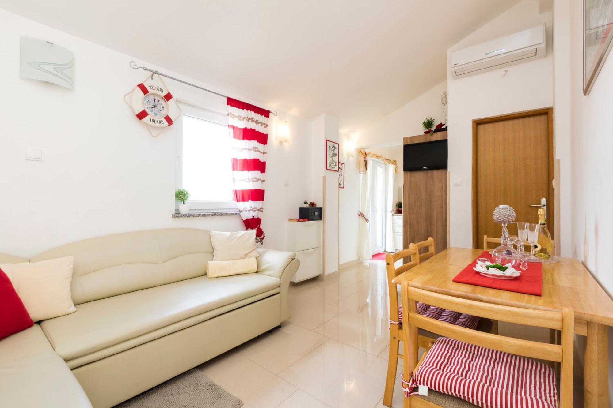 Apartmani I Soba Roberto I Mirjana วาลุน ภายนอก รูปภาพ