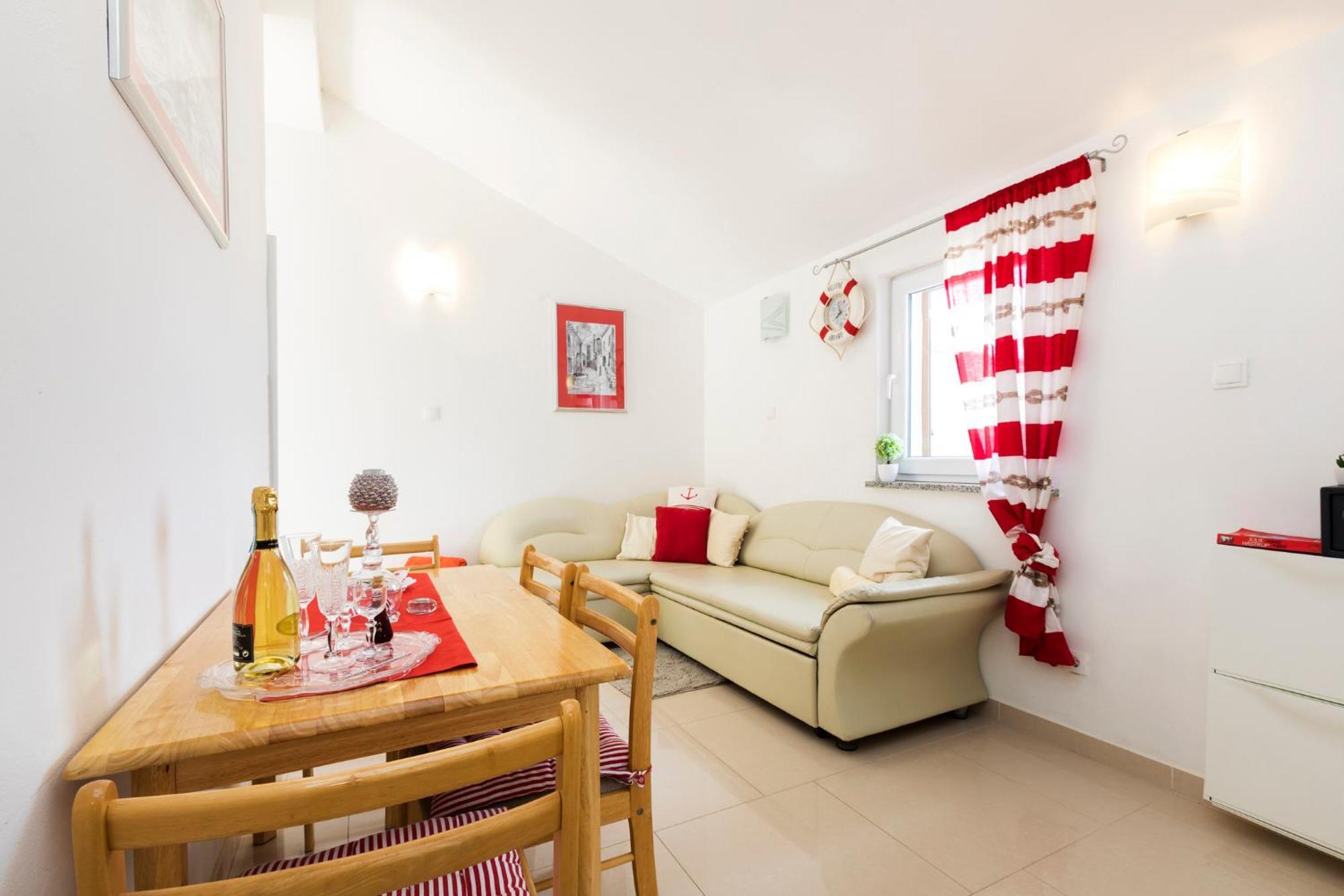 Apartmani I Soba Roberto I Mirjana วาลุน ภายนอก รูปภาพ