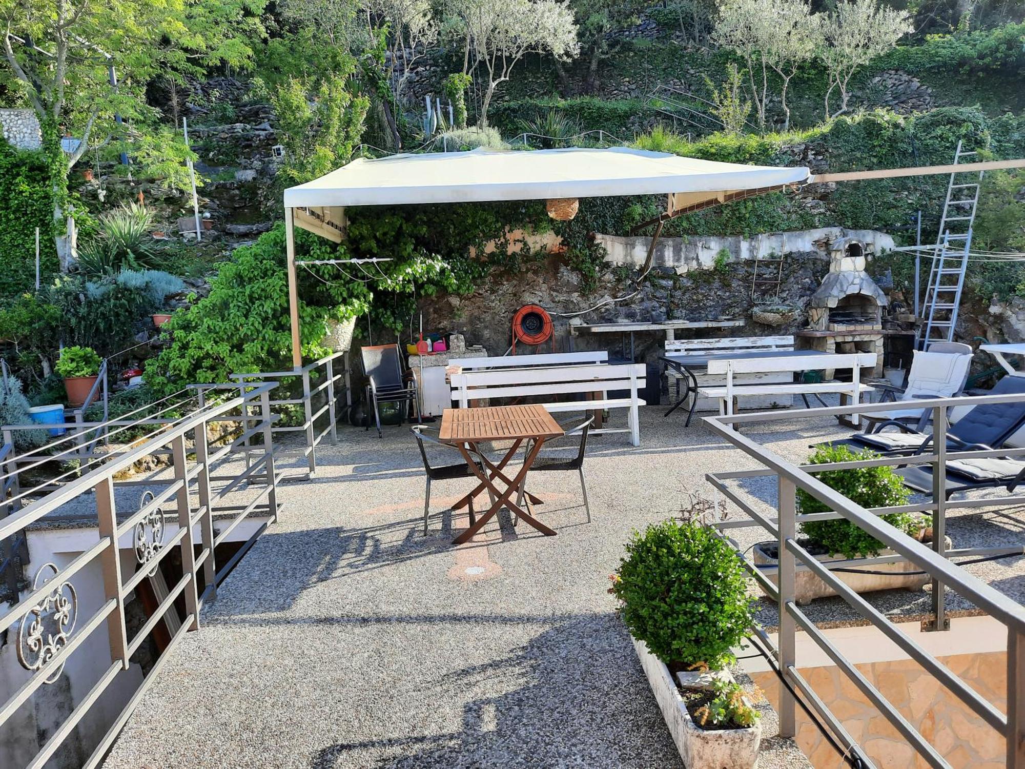 Apartmani I Soba Roberto I Mirjana วาลุน ภายนอก รูปภาพ